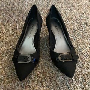 Small kitten heel with buckle size 7